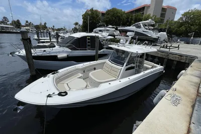 2019 Boston Whaler 380 Outrage