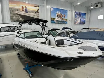 2023 Monterey M6 Luxury Crossover Bowrider