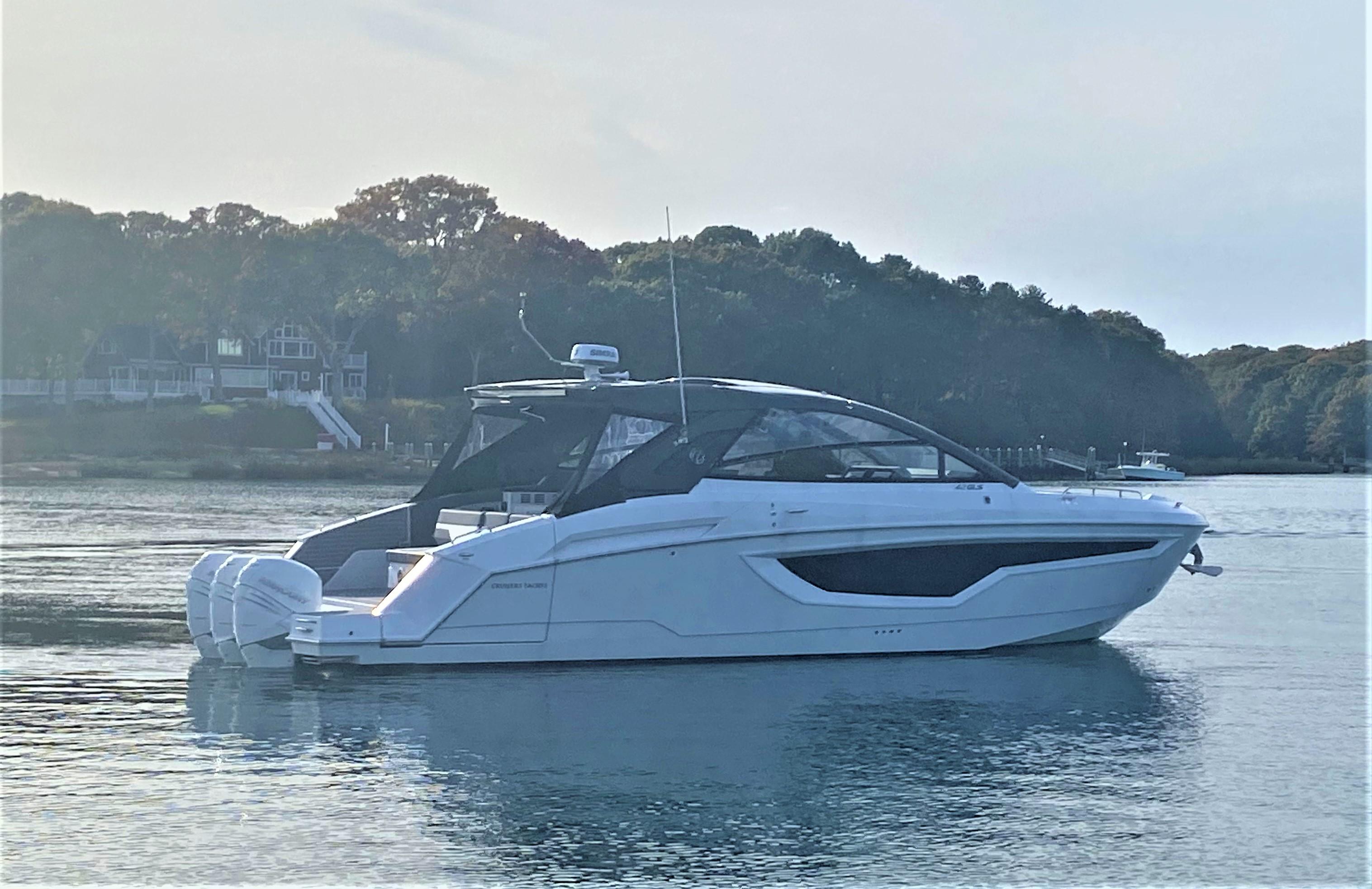 New 2024 Cruisers Yachts 42 GLS OB 11952 Mattituck Boat Trader   8851229 20230508184851003 1 XLARGE 