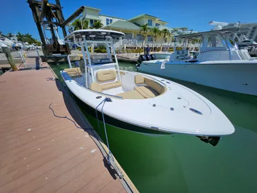 2018 Sportsman Heritage 241 Center Console