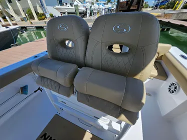 2018 Sportsman Heritage 241 Center Console