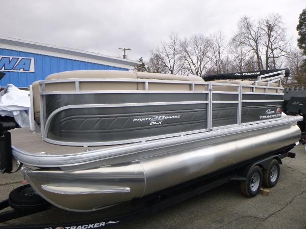 New 2023 Sun Tracker Fishin' Barge 22 DLX, 48821 Lansing - Boat Trader