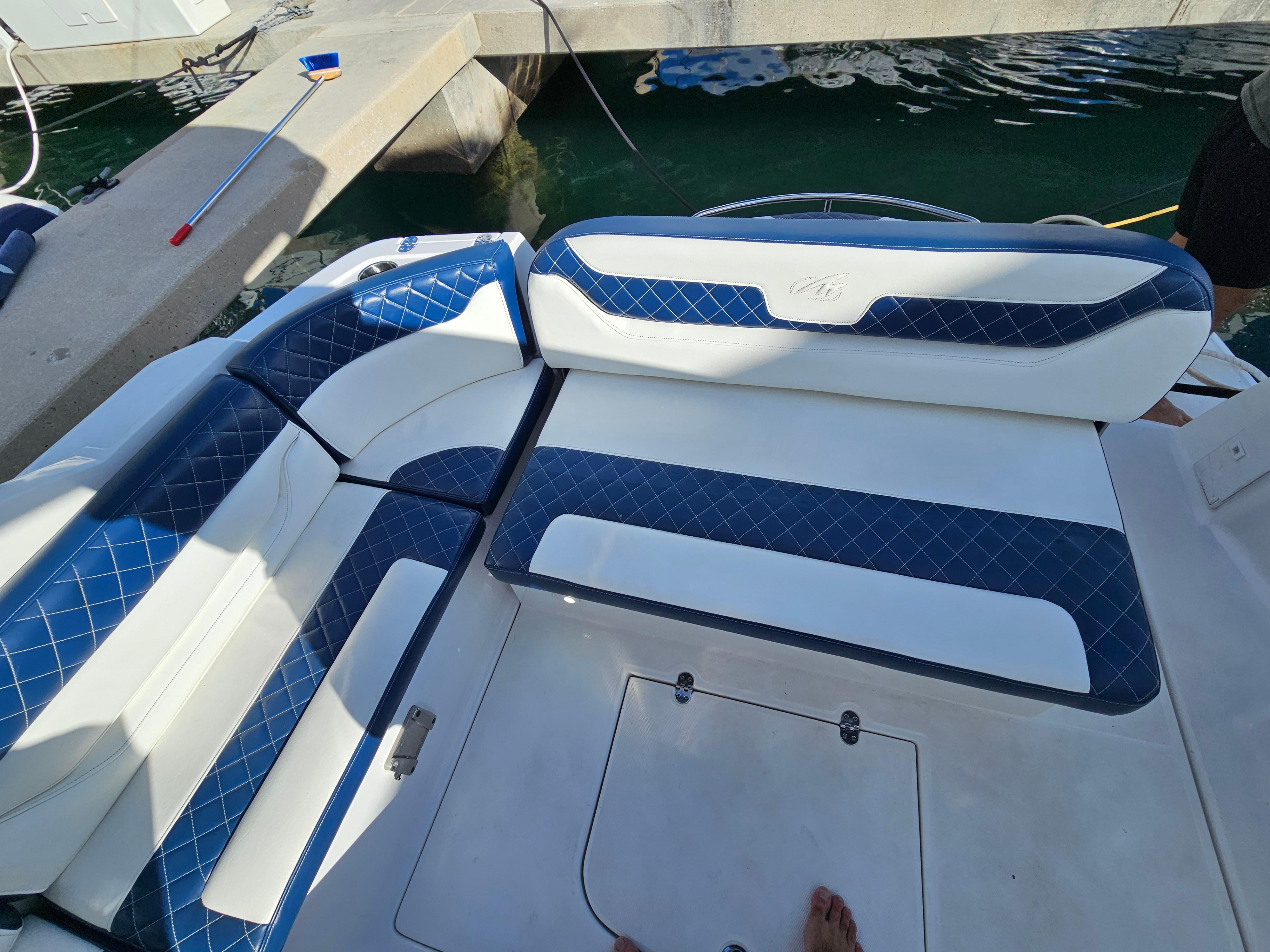 2019 Monterey 355 Sport Yacht