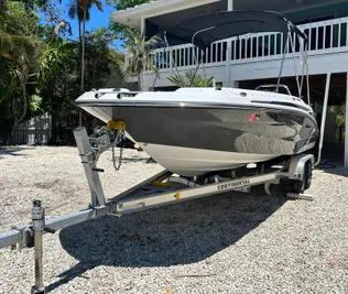 2023 Hurricane SunDeck Sport 205