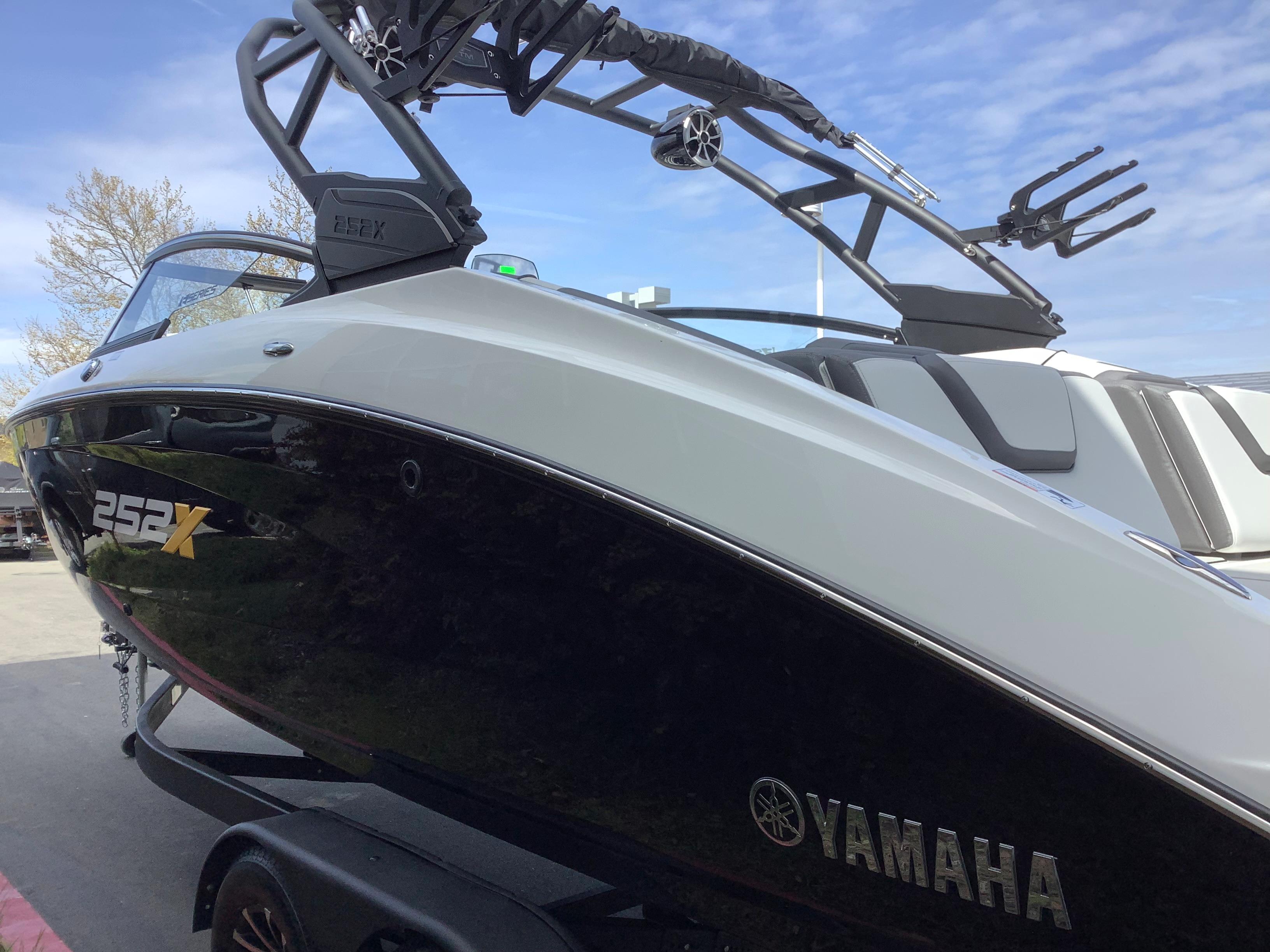 2023 Yamaha Boats 252X