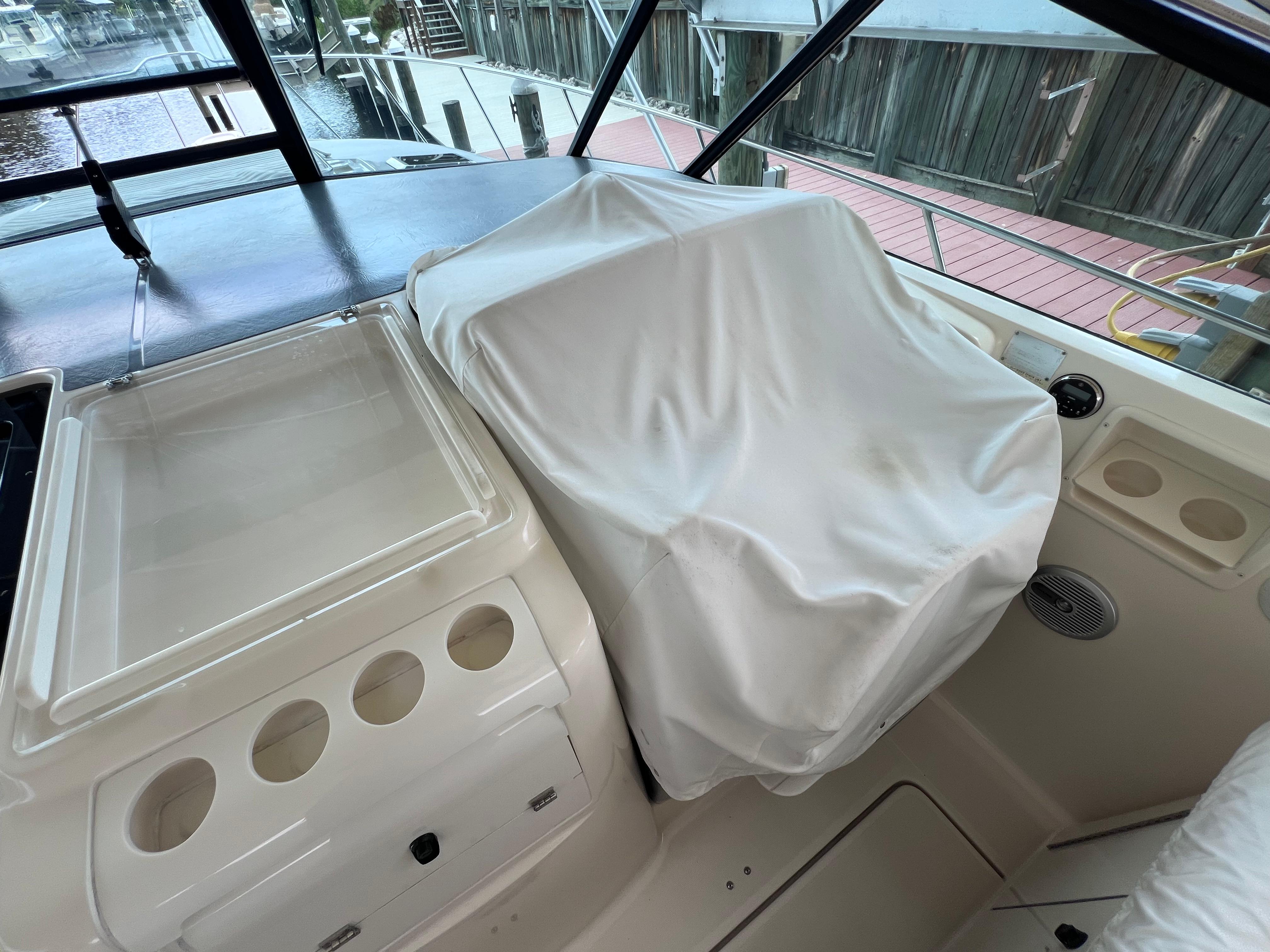 1998 Tiara Yachts 3500 Express CLEAN CLEAN CLEAN