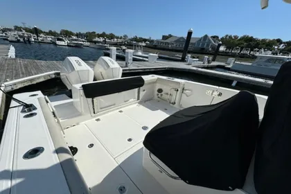 2019 Boston Whaler 330 Outrage