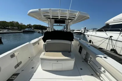 2019 Boston Whaler 330 Outrage