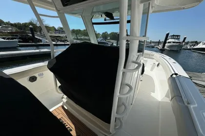 2019 Boston Whaler 330 Outrage