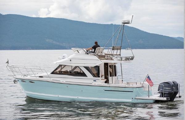 new-2023-cutwater-c-32-cb-21638-grasonville-boat-trader