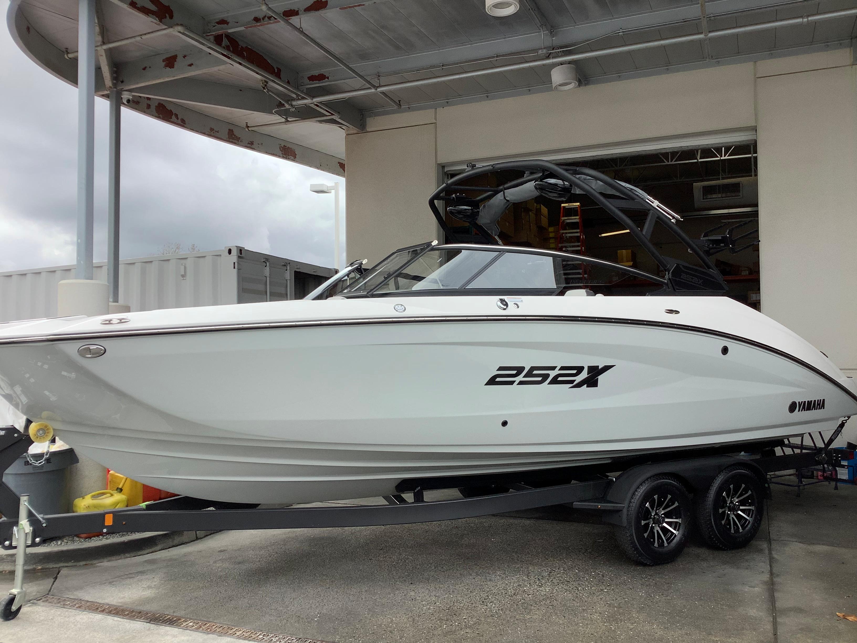 2023 Yamaha Boats 252 X