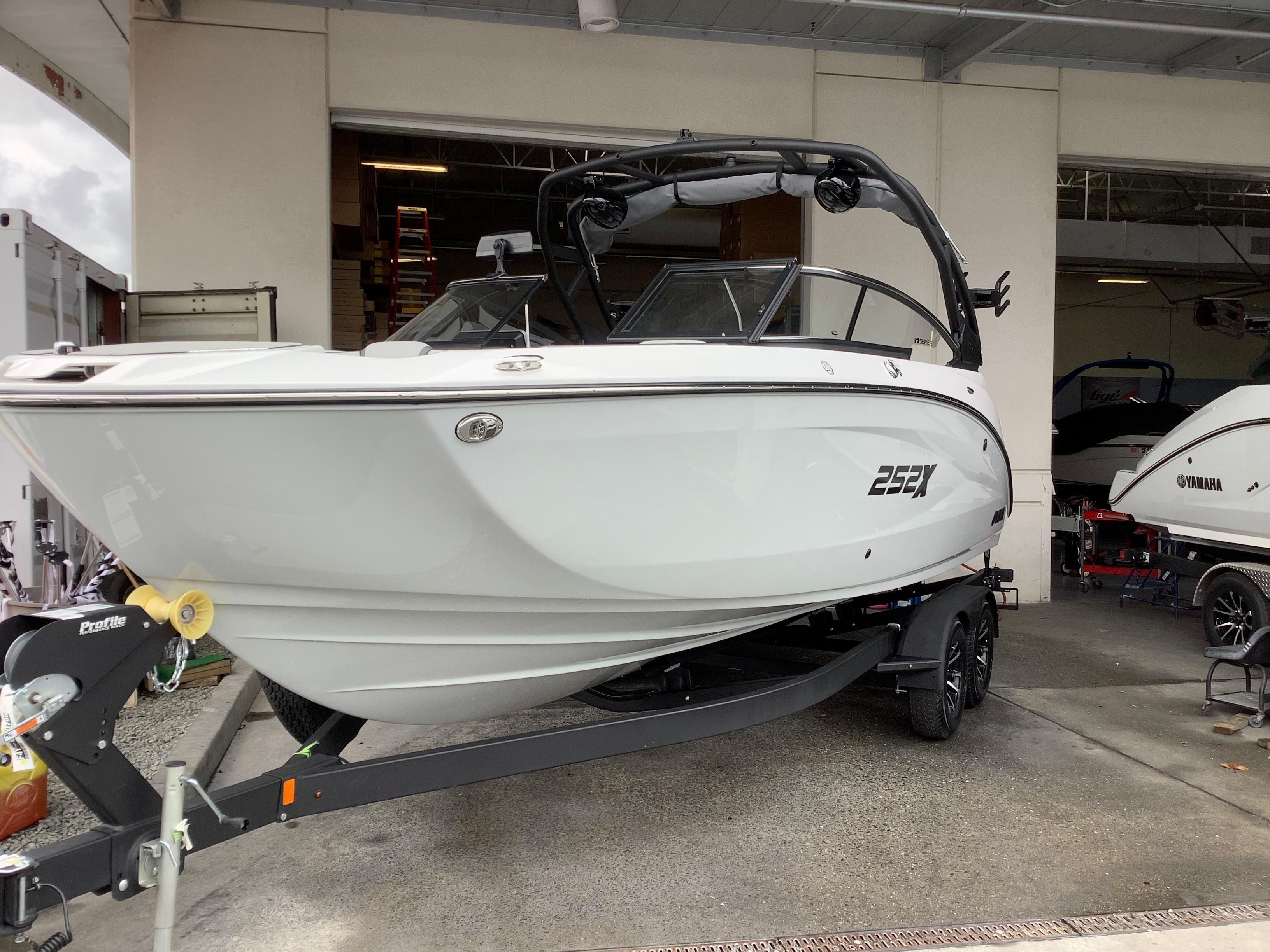2023 Yamaha Boats 252 X