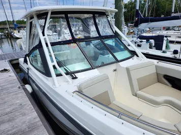 2022 Boston Whaler 240 Vantage