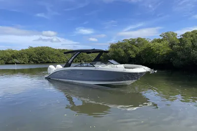 2024 Sea Ray SDX 290 Outboard