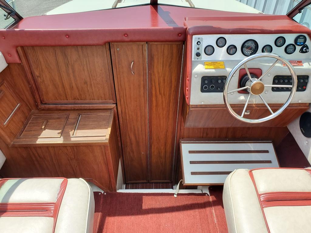 1984 Sea Ray 225 Cuddy Cabin