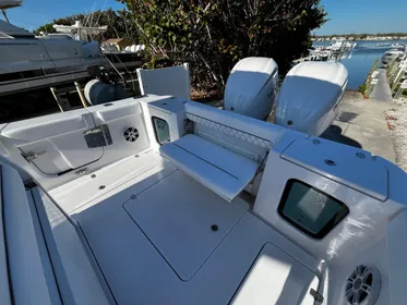 2024 Sportsman Open 302 Center Console