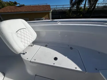 2024 Sportsman Open 302 Center Console