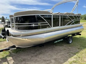 2024 Sylvan 820 CRUISE 90HP BUNK TRAILER