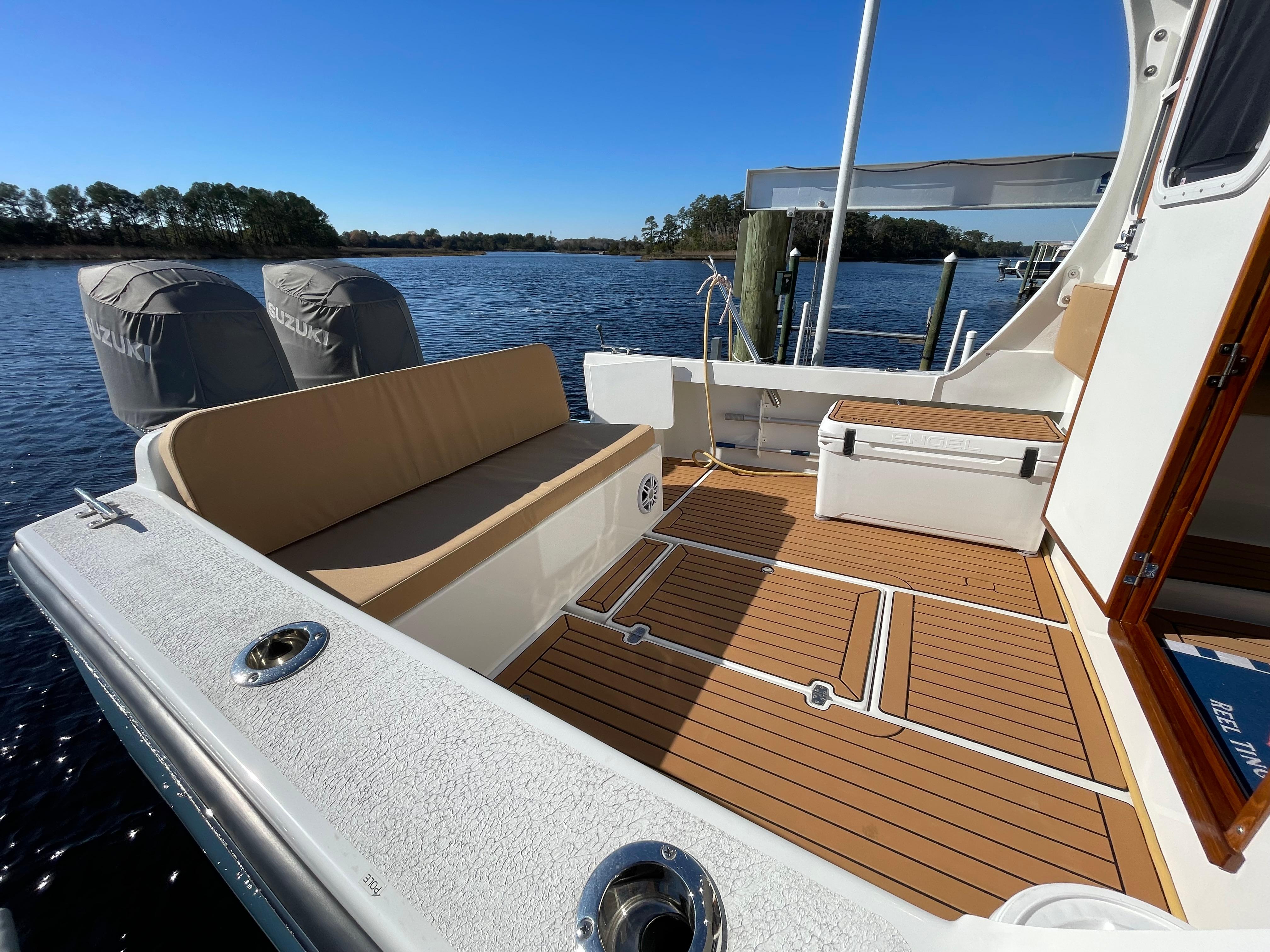 Teak work table/rod holder – 84' sport fishing yacht