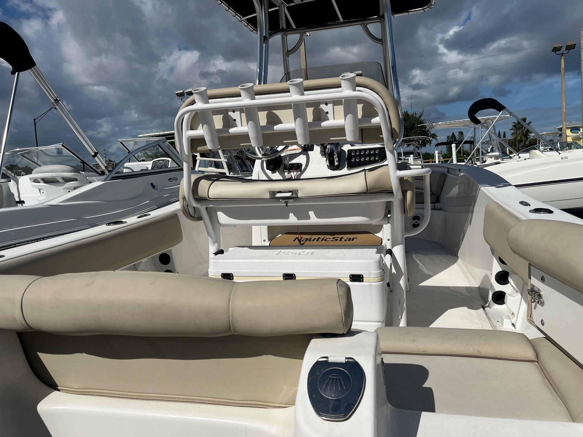 2022 NauticStar 2302 Legacy