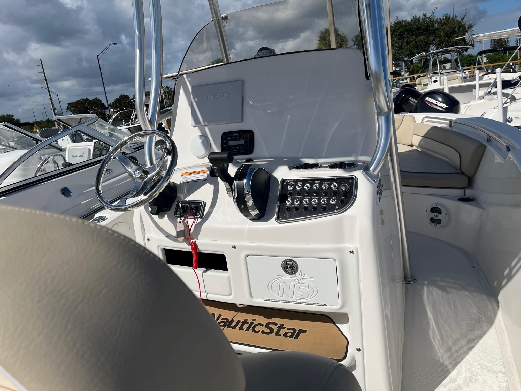 2022 NauticStar 2302 Legacy