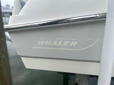 2018 Boston Whaler 240 Dauntless