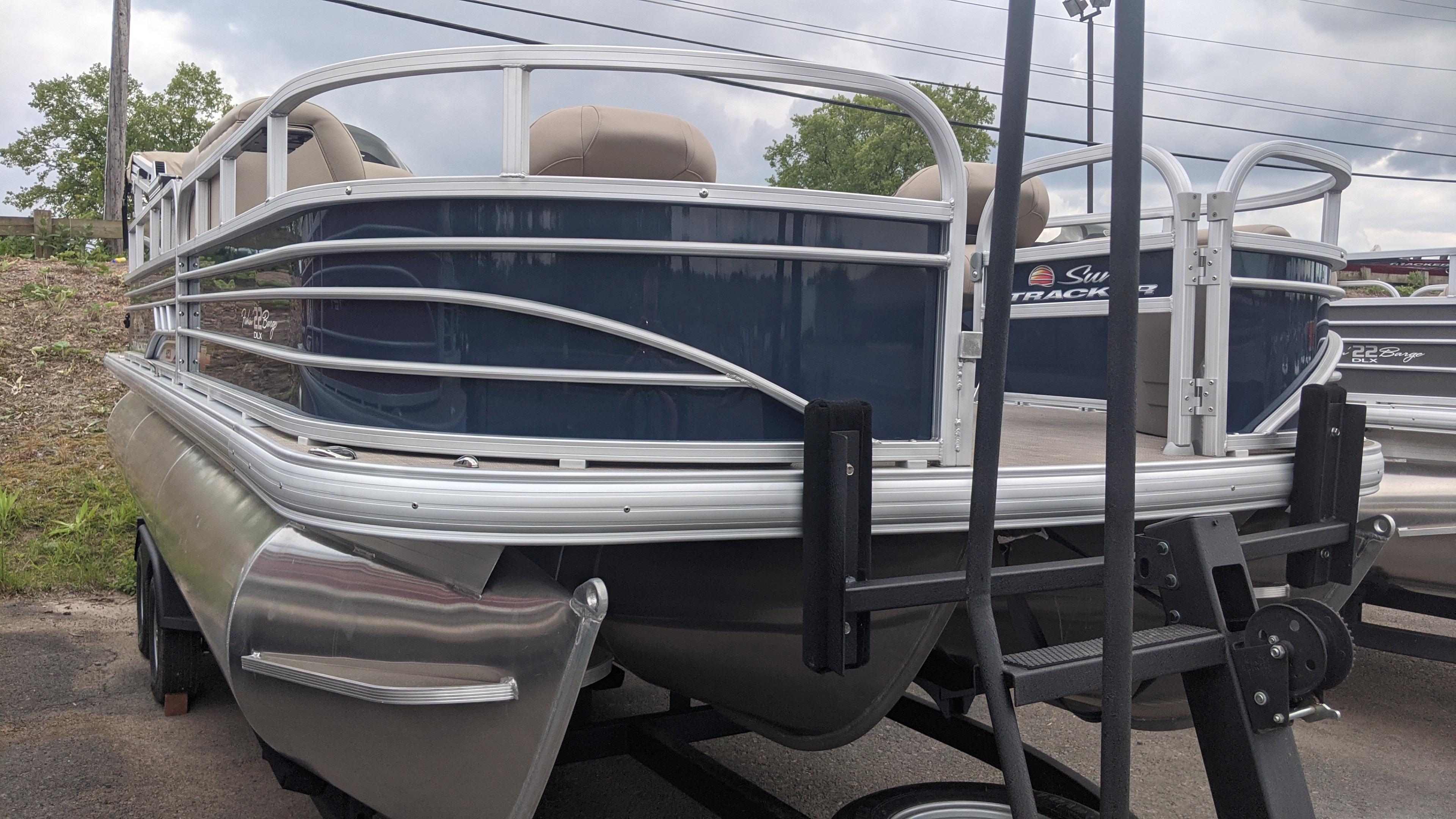 Sun Tracker Fishin' Barge 22 XP3: Boat Review / Performance Test
