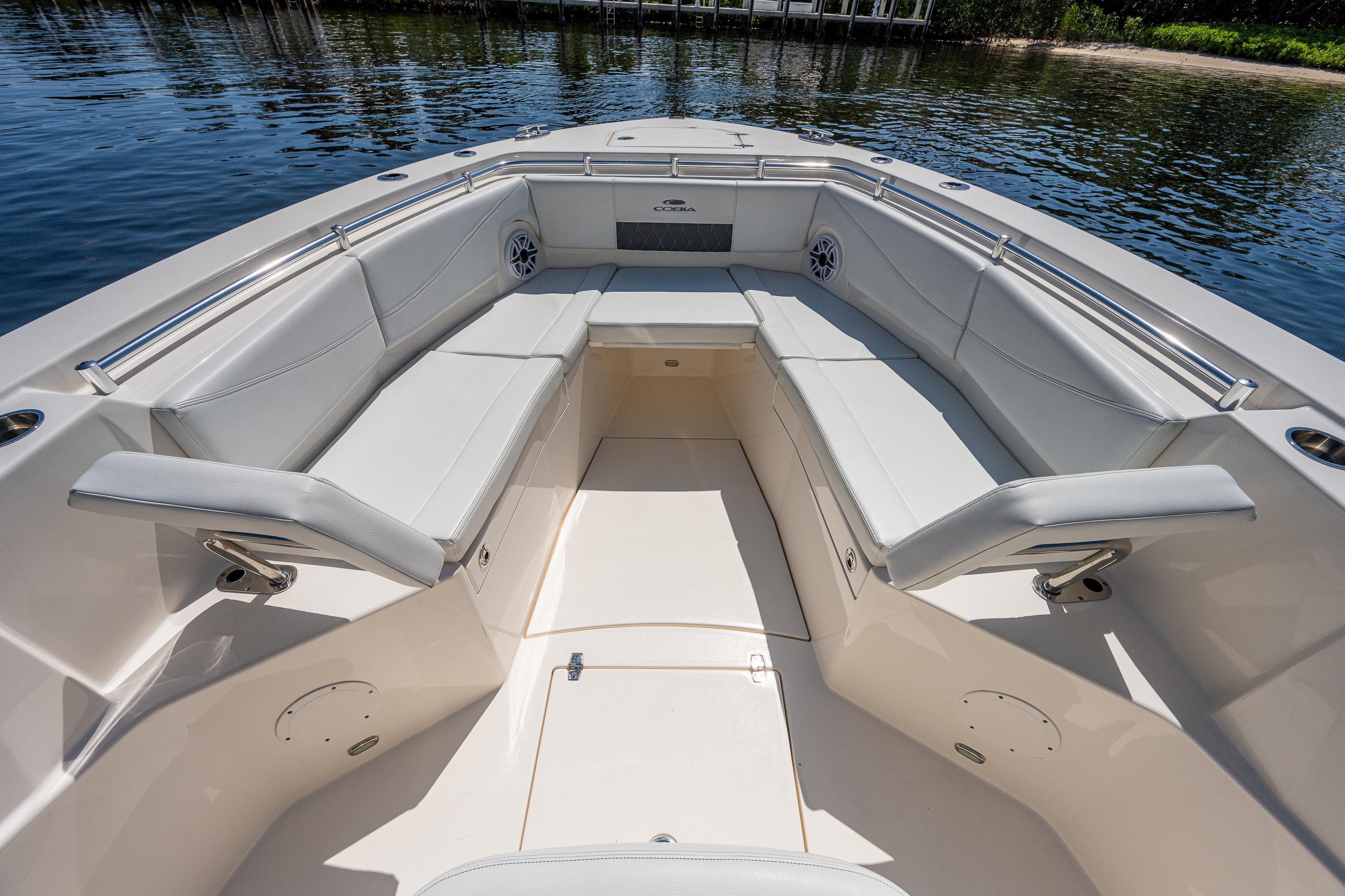 2022 Cobia 320 Center Console