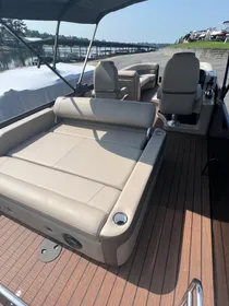 2022 Bentley Pontoons 250 Elite Swingback Dual Capt