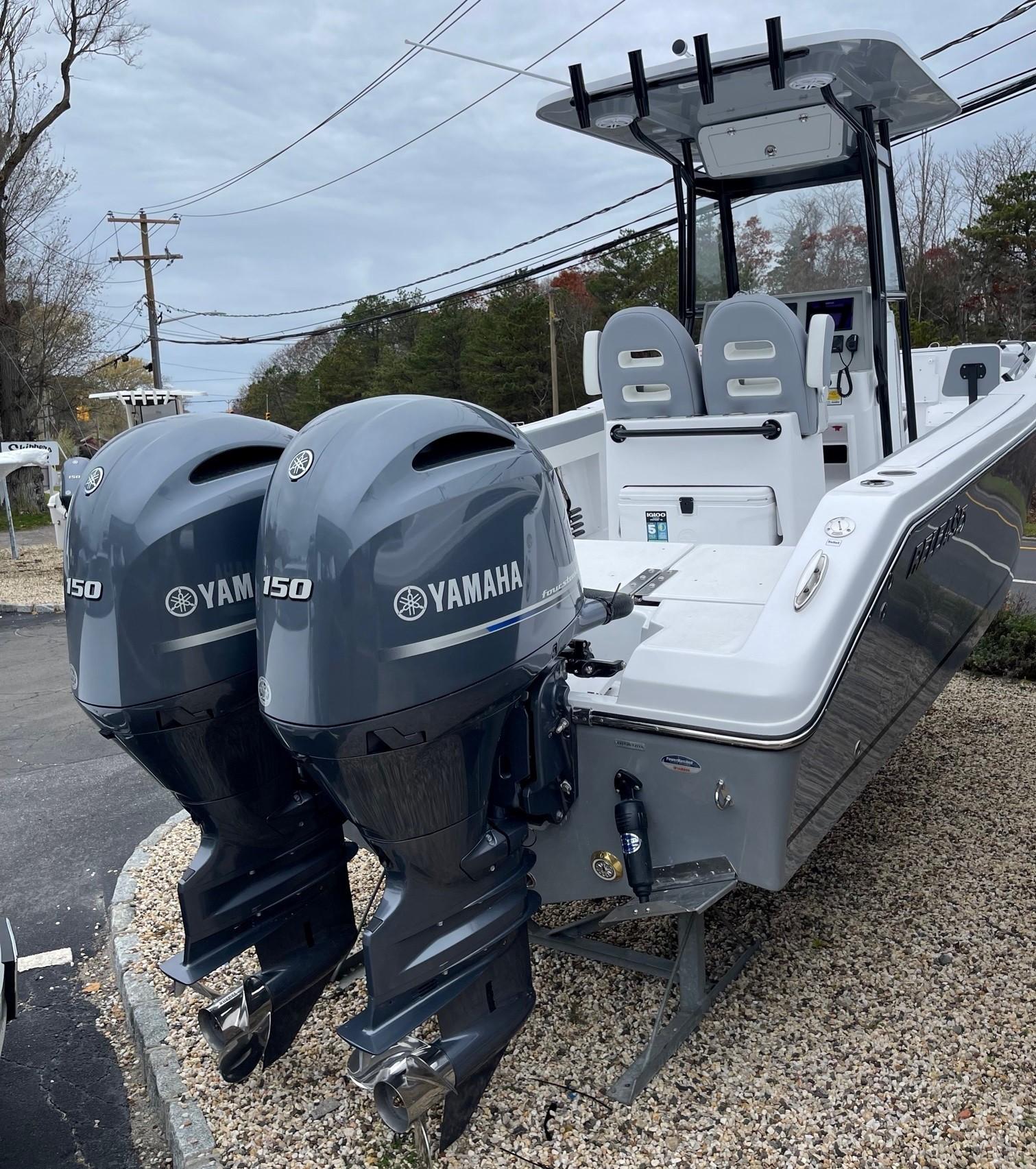 240 R or 240 RX AFT Backrest Cushion — Release Boats