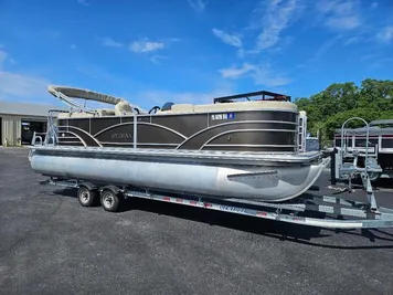 2017 Sylvan Mirage Cruise 8522 LZ PB