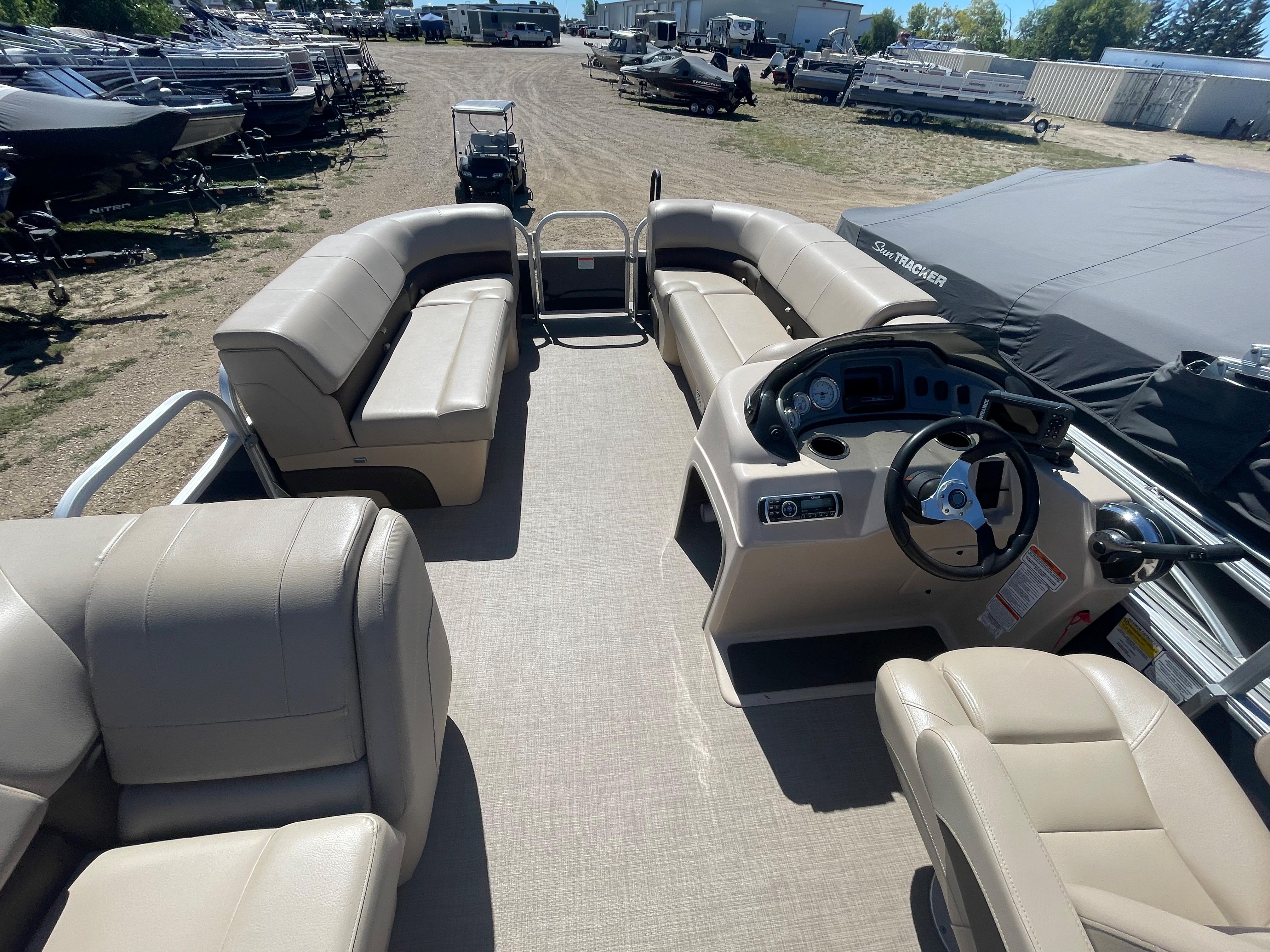 2019 Sun Tracker Party Barge 20 DLX