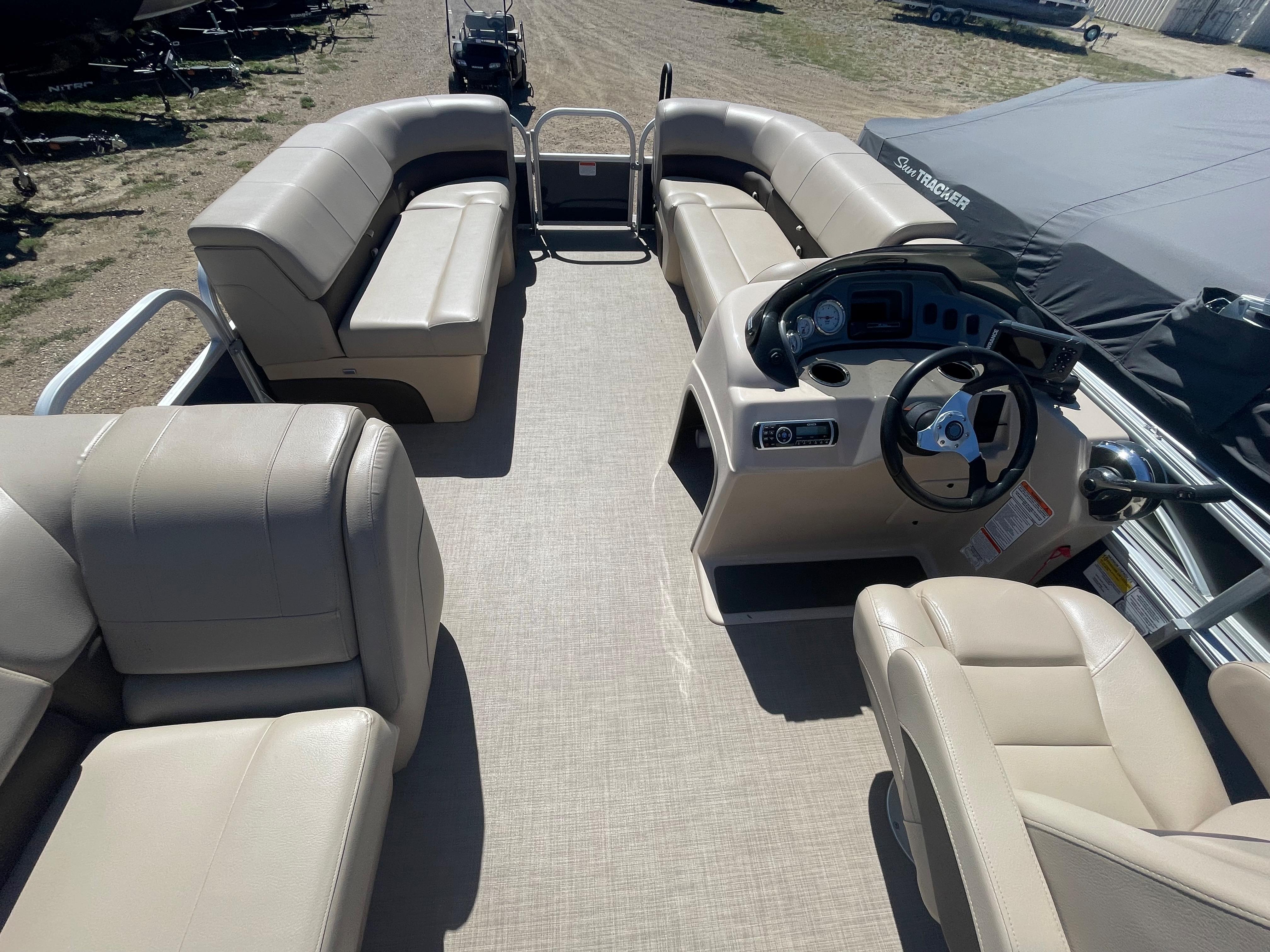 2019 Sun Tracker Party Barge 20 DLX