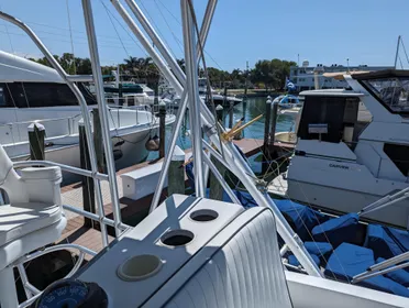 2000 Luhrs 3