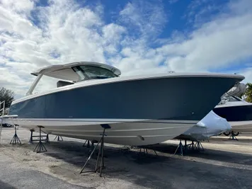 2024 Tiara Yachts 43 LS