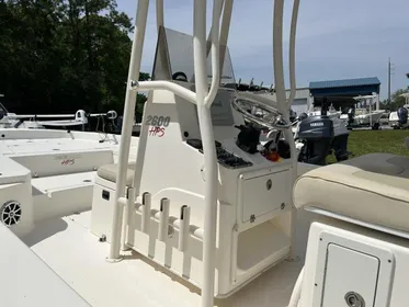2014 Pathfinder Bay Boat 2600 HPS
