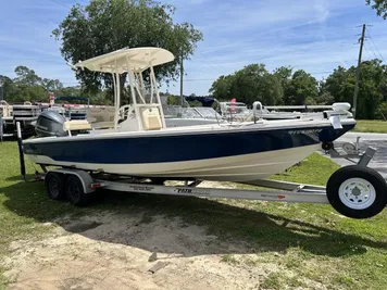 2014 Pathfinder Bay Boat 2600 HPS