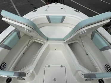 2024 Robalo 232 Explorer