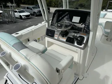 2024 Robalo 232 Explorer