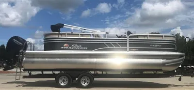 2023 Sun Tracker PARTY BARGE® 22 RF DLX