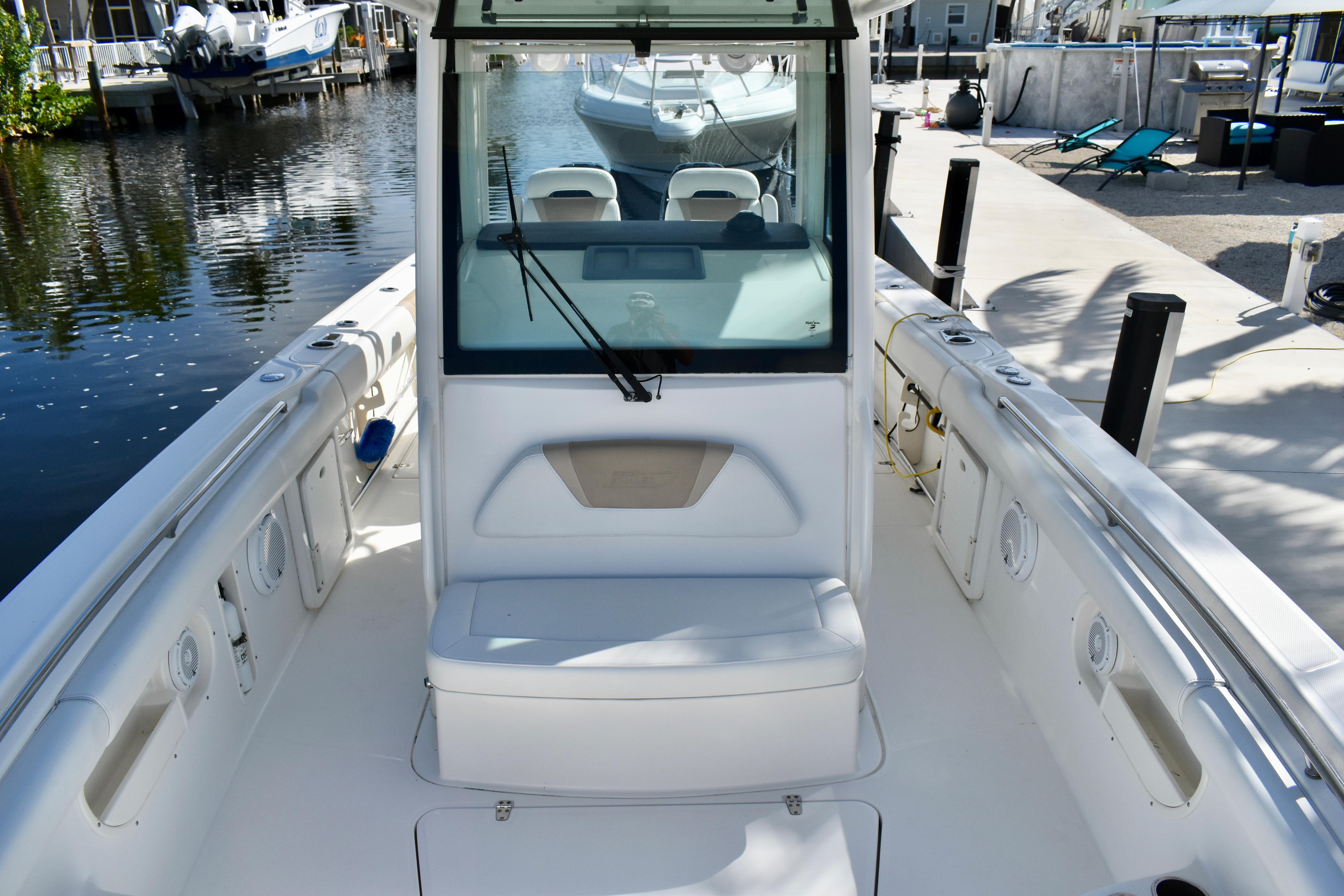 2010 Boston Whaler 320 Outrage