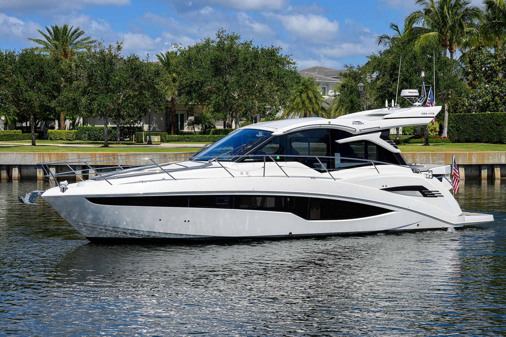 2021 Galeon - Exterior profile on the water