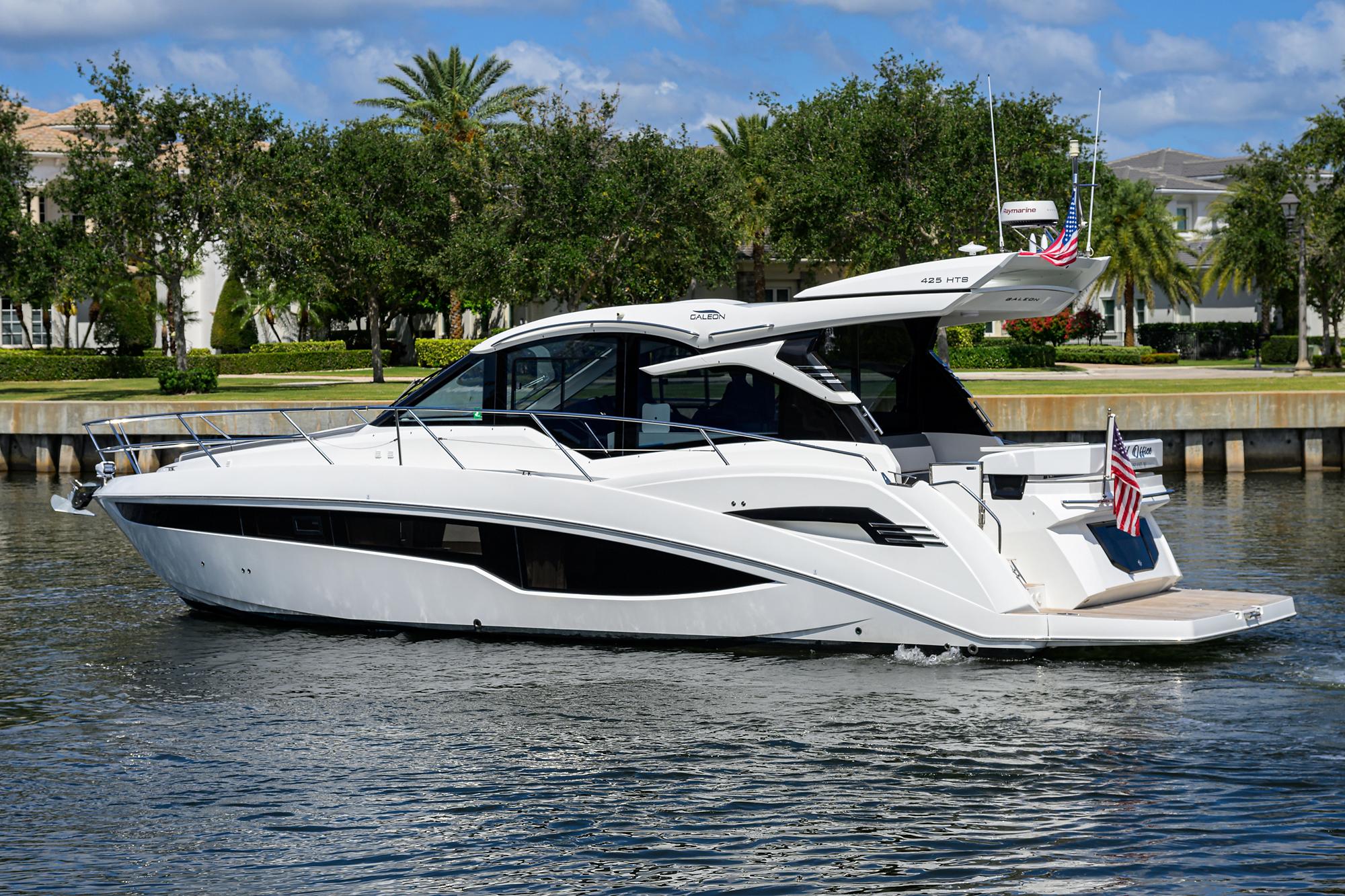 2021 Galeon - Exterior profile on the water