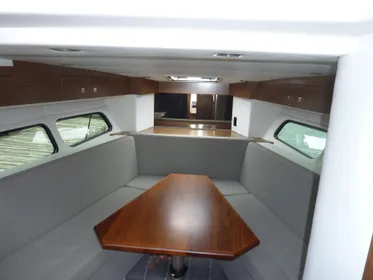 2019 Cruisers Yachts 39 Express Coupe