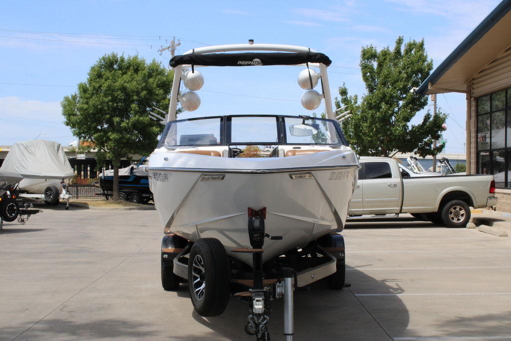 2020 Malibu 25 LSV