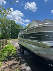 2018 Sun Tracker Party Barge 20 DLX