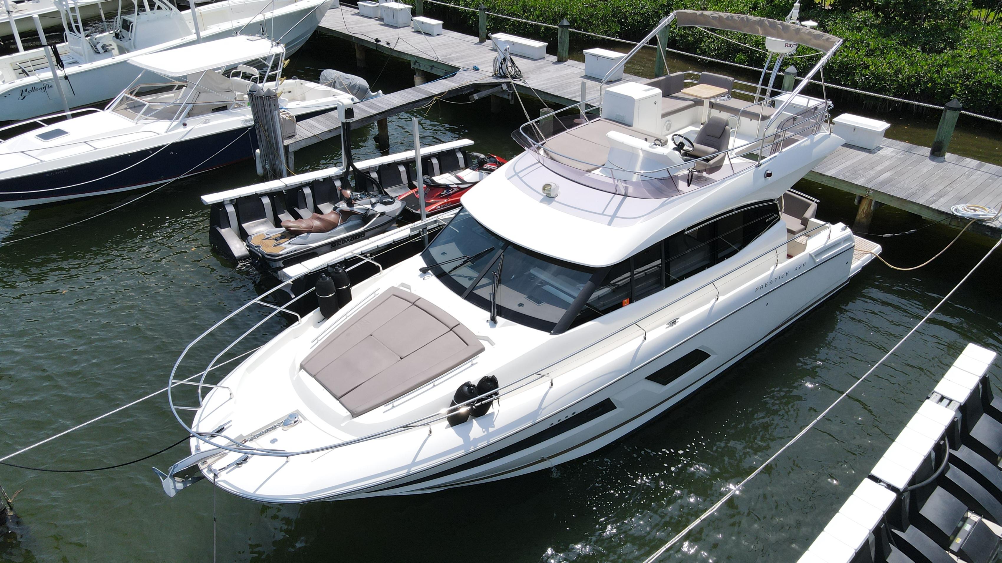 2016 Prestige Flybridge