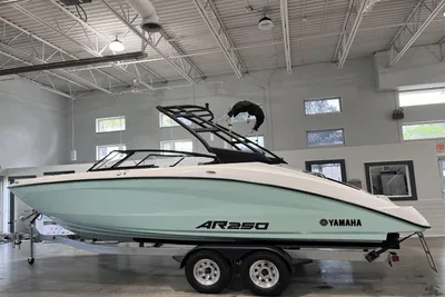 2024 Yamaha Boats AR250