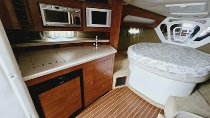 2007 Rinker 350 Express Cruiser