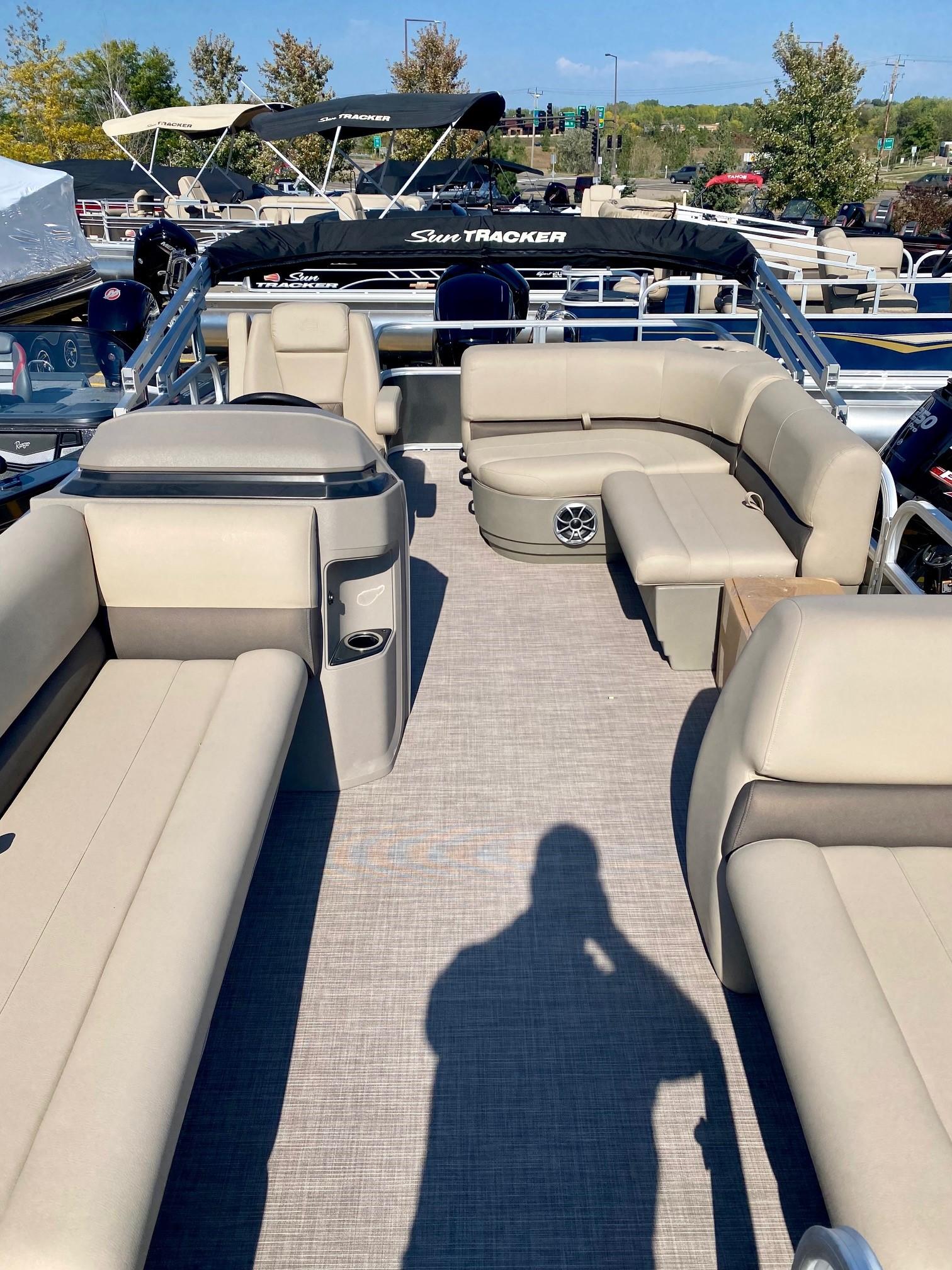 New 2024 Sun Tracker Party Barge 18 DLX, 55125 Woodbury Boat Trader